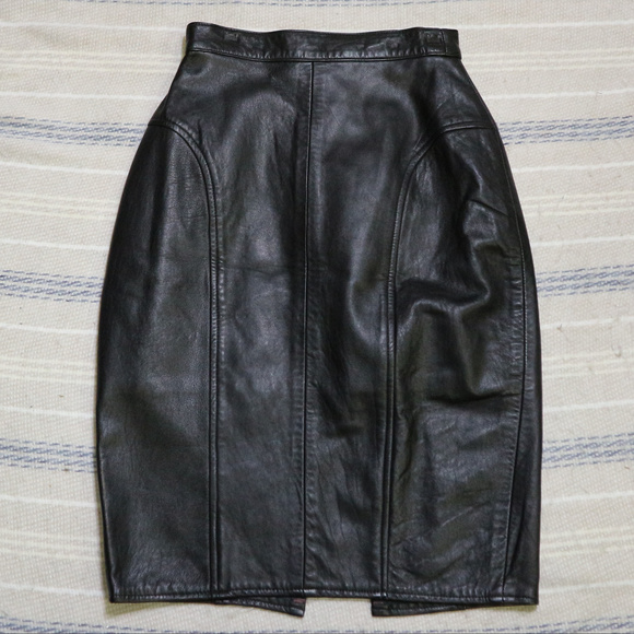 Deja Vu Designs Dresses & Skirts - Vintage DEJA VU DESIGNS Blk Leather Pencil Skirt